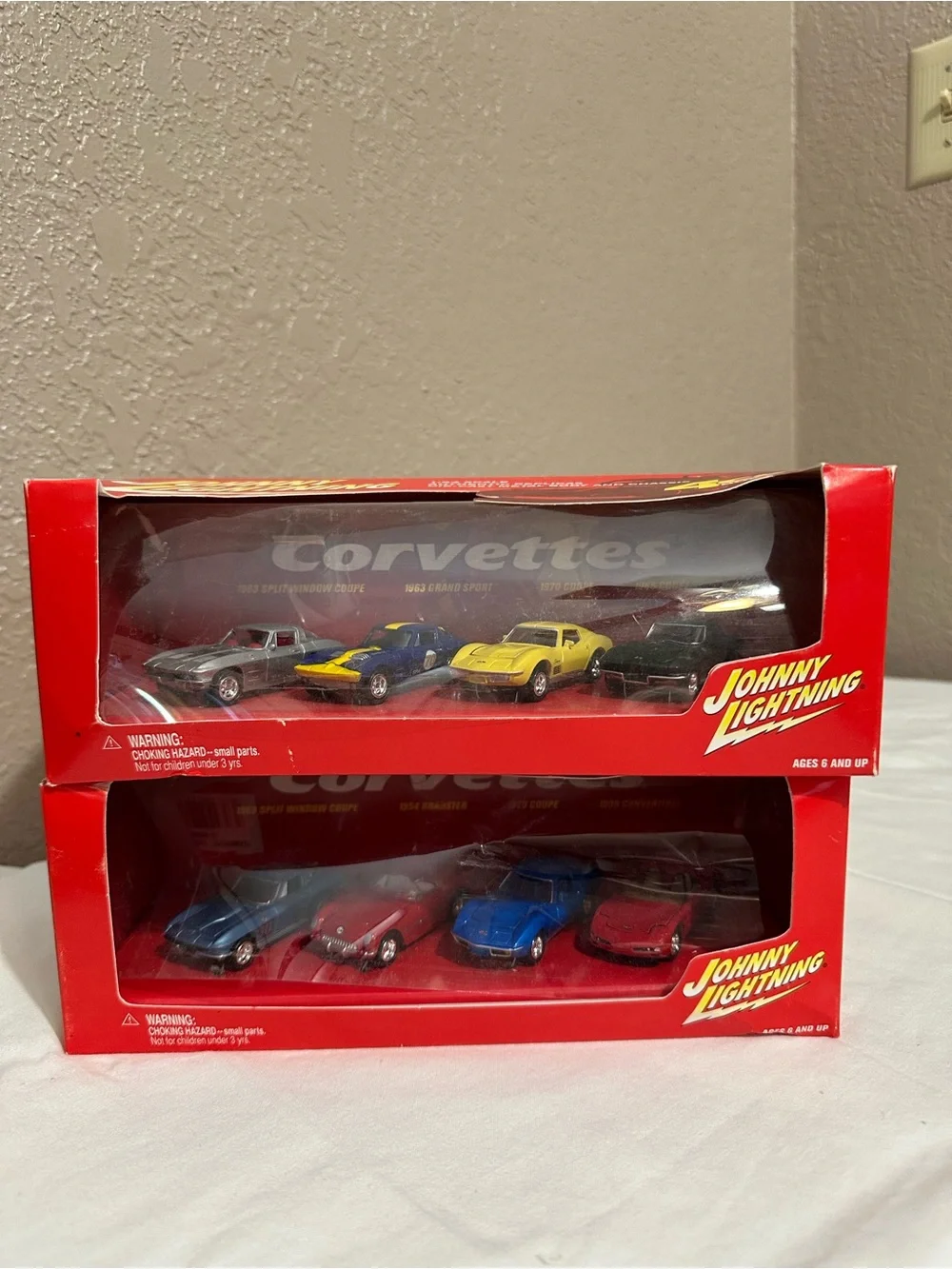 Johnny Lightning 4 Car Box Set Corvettes Lot of Two